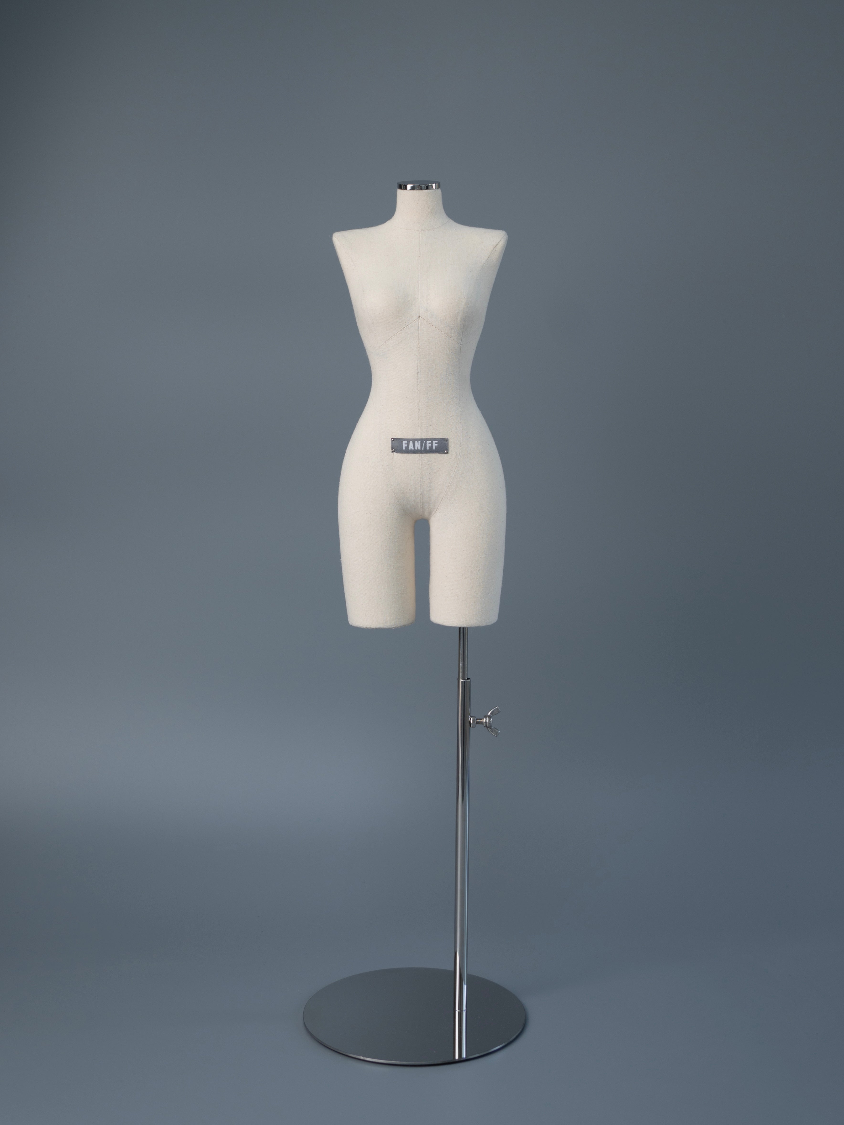 66&69cm Mannequin image 0